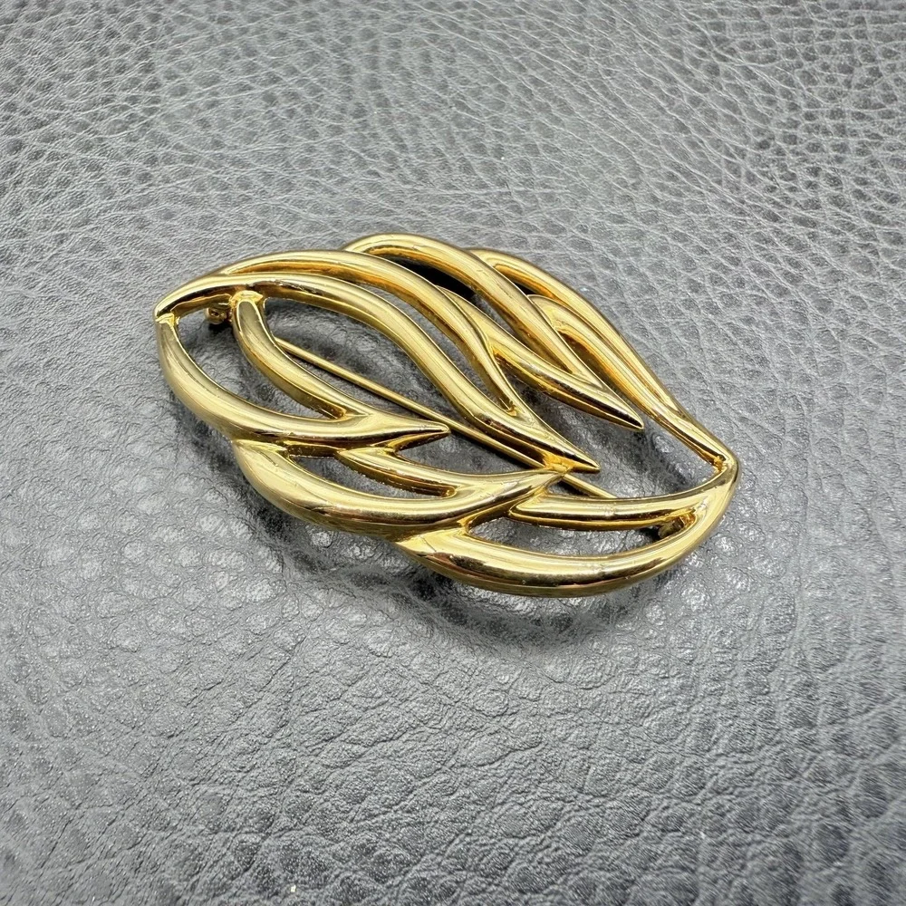 Vintage Monet Brooch Gold Tone Leaf Pin Openwork Abstract Costume Jewelry 2.5